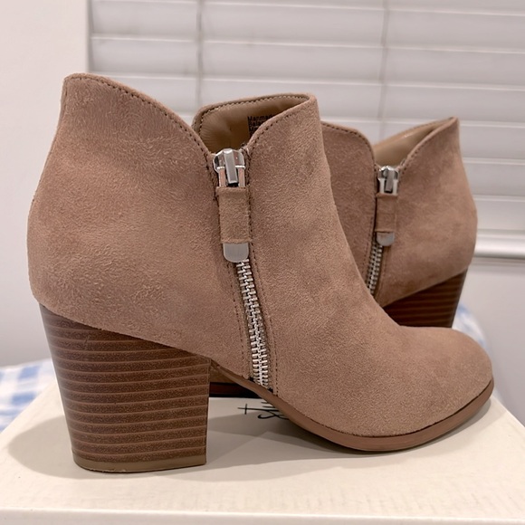 🍁Masrinaaf Taupe Suede Ankle Boots by Style & Co. In Size 5.5M - Picture 7 of 8